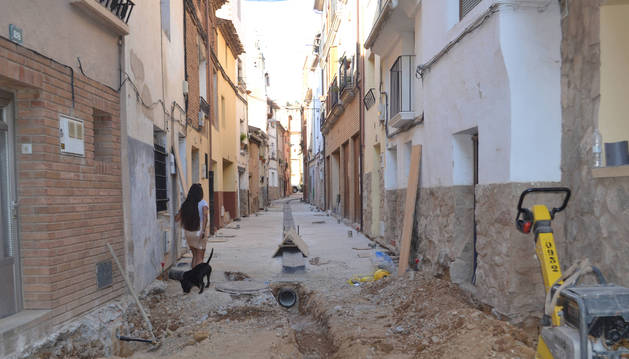 Detalle de las obras que se llevan a cabo en la calle Blanca de Navarra de Mendavia.