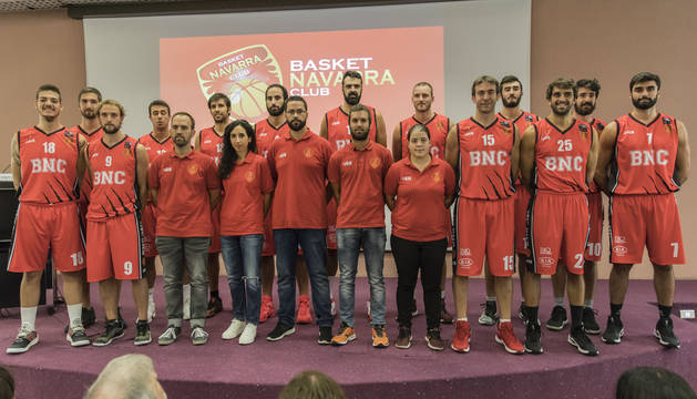 Arriba de izq. a der.: Julen Velasco, Pablo Yárnoz, Adrián García, Iago Estévez, Eduardo Hernández, Dusan Sisic, Rodrigo Gómez y Javier Marín. Abajo: Pello Iraola, Sergio Fuentes, Javi Sobrino (secretario técnico), Ohiane Ciruelos (segunda entrenadora), Xabi Jiménez (entrenador), Iker Alonso (prep. físico), Maider Vicente (fisio), Iñaki Narros, Carles Marzo y Alberto Jiménez.