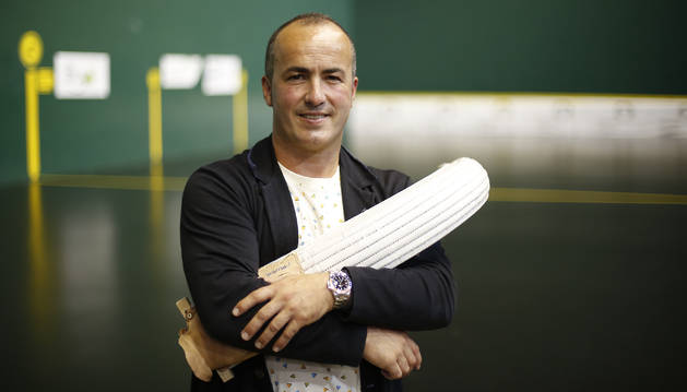 Ezkurra, con una cesta en Galarreta, el frontón en el que este sábado dará sus último pelotazos como remonista profesional.