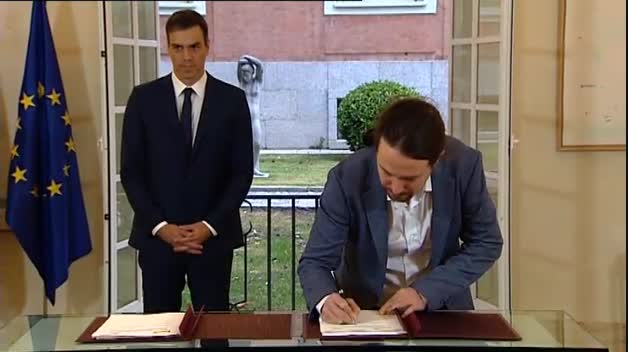 Pedro Sánchez y Pablo Iglesias firman el acuerdo para los Presupuestos