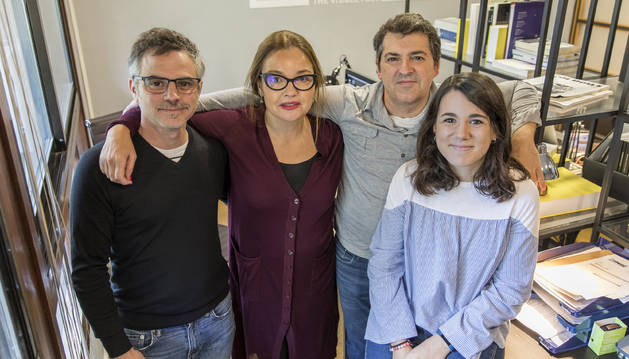 Ezequiel Degastaldi (izda.) con Elena Biurrun, Tomás García y Beatriz Donlo, este viernes, en Pamplona.