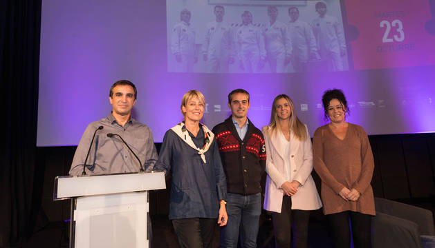 De izquierda a derecha, el equipo de la película 'Bloggers' Ángel Manuel Chivite Gil (director), Hortensia Chivite Trincado, Javier Carmona Rosa, Alexandra Huici Luzarraga y Mª Carmen Chivite Trincado.