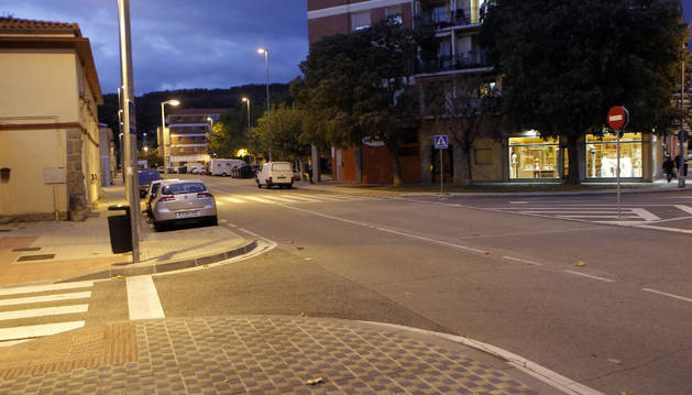El accidente ocurrió en la calle Ezkaba, cerca de la confluencia con la calle Aguilar.