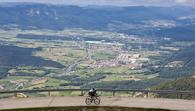 Sakana asegura el fondo a una demostración anterior a la llegada de la Vuelta a España en 2014 a San Miguel de Aralar.