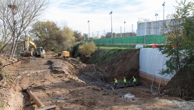 Imagen de los trabajos que se están llevando a cabo en la desembocadura del Mediavilla en Tudela.