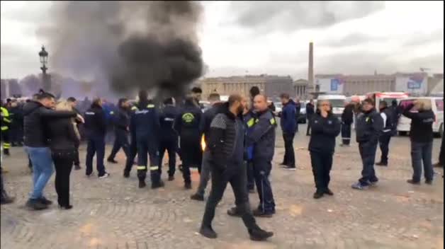 Las ambulancias toman las calles de París