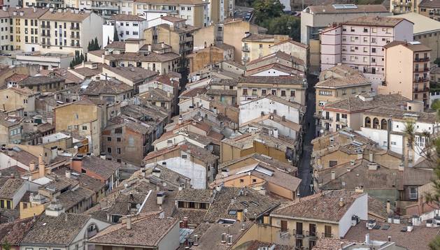 Foto panorámica de Estella con el puente del Azucarero, oficialmente de San Martín, en primer término.