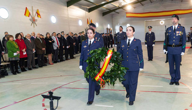 Homenaje a los caídos que tuvo lugar ayer en el polígono de tiro de Bardenas con motivo de la celebración de Nuestra Señora de Loreto.