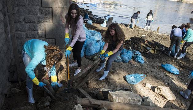 Limpieza del río Nilo en El Cairo