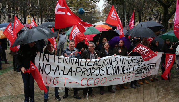 Una de las manifestaciones de UGT y CC OO frente a la proposición de ley de Internalización de Servicios Públicos.