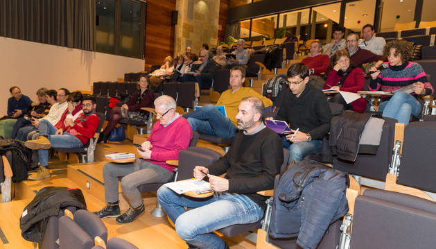 Asistentes a la asamblea de la Mancomunidad de la Ribera que se celebró ayer en su sede de Tudela.
