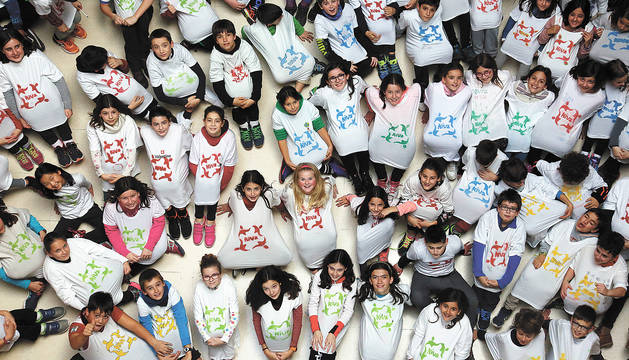 Un grupo de niños durante un acto de promoción del plan contra el 'bullying' en la ikastola Paz de Ziganda en 2017.
