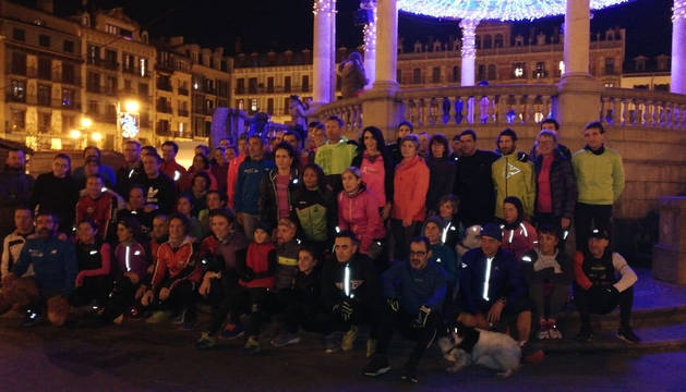 Un centenar de personas corre en Pamplona por Laura Luelmo