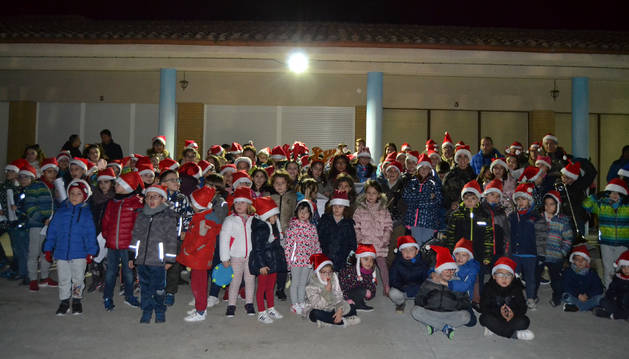 Los alumnos de la escuela de música anticiparon la Navidad con una ronda de villancicos del pasado día 18 en la que recorrieron el casco urbano.