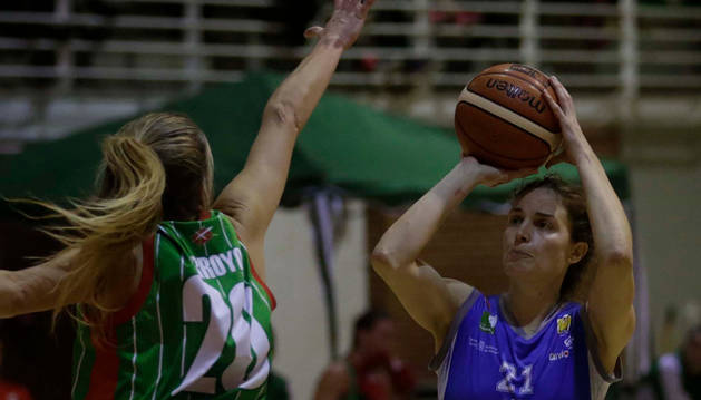 La alero argentina Cecilia Liñeira, en un partido anterior, se convirtió en la máxima anotadora de su equipo.