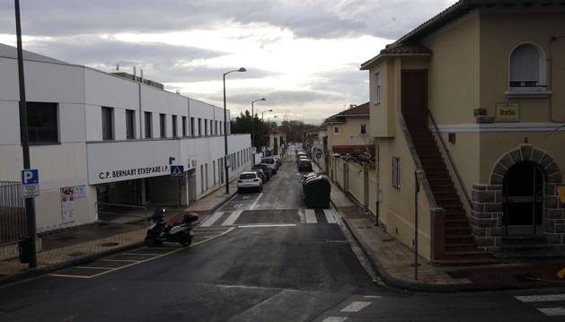Vista de la calle María Auxiliadora, en el barrio de la Txantrea, que se convertirá en zona peatonal.