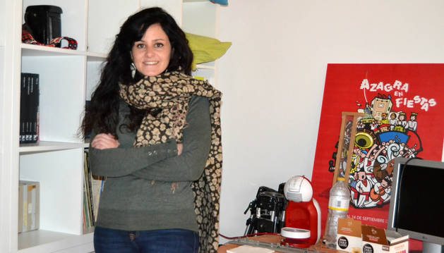 foto de la realizadora azagresa María Manero Muro en el estudio que tiene en la localidad ribera.