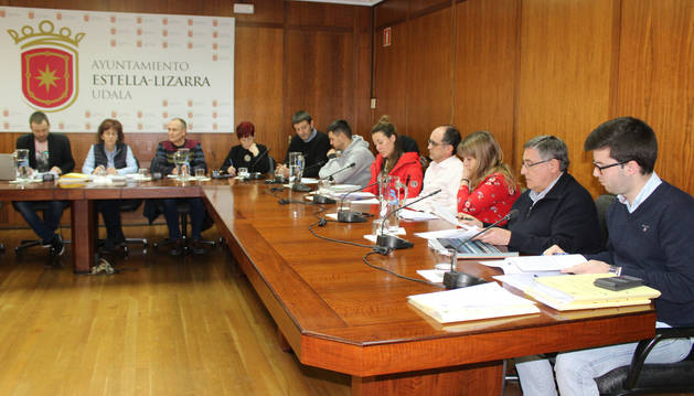 El tripartito de Bildu, Ahora-Orain y Geroa Bai, durante el pleno de presupuestos del día de Nochevieja.