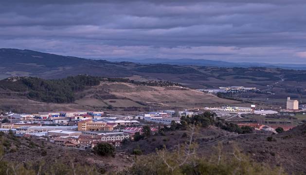 Zona industrial y de servicios que se extiende desde la muga con Ayegui hasta Merkatondoa.
