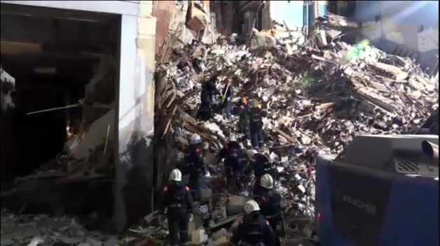Rescatado con vida un bebé tras el derrumbe de un edificio en Rusia