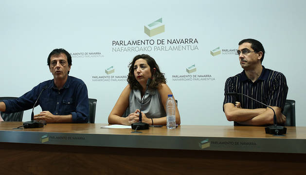 Fanny Carrillo, Carlos Couso, Laura Pérez y Rubén Velasco, en una rueda de prensa. Si no se acepta su propuesta de funcionar como dos agrupaciones, serán los únicos integrantes del grupo.