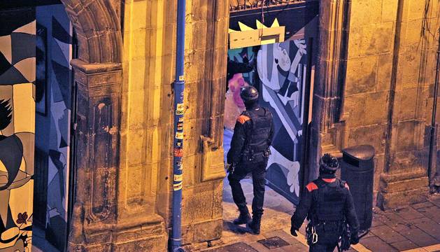 La Policía Foral entra en el okupado Palacio Marqués de Rozalejo