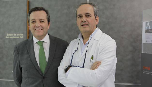 Foto de José Mª López Picazo, experto en oncología de la Clínica Universidad de Navarra, y Juan José Lasarte, experto en inmunología del CIMA