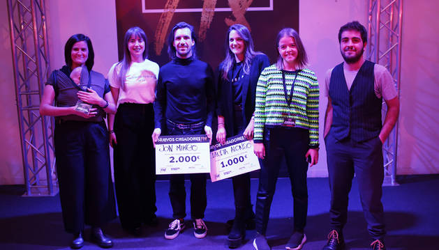 De izquierda a derecha, Elena Domench, Lara Cezeta, Jon Mikeo, Claudia Alonso, Natalia Bruguera y Asier Quintana, del concurso de Nuevos Creadores de la Pasarela 948.