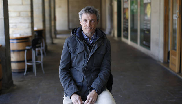 Ignacio Oficialdegui, fotografiado en la Plaza del Castillo esta semana, al poco de llegar de su expedición por la Antártida.