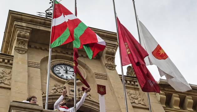 Cohete de fiestas de 2015, las primeras de la legislatura y las que dieron lugar al primero de los recursos por imponer la ikurriña.