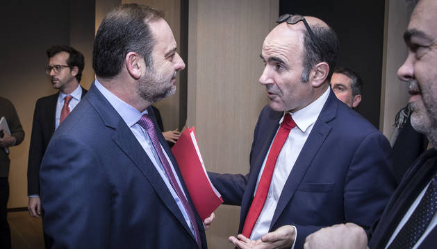 Ayerdi habló con Ábalos, antes del Foro Ser Navarra que el ministro protagonizó en enero en Pamplona.