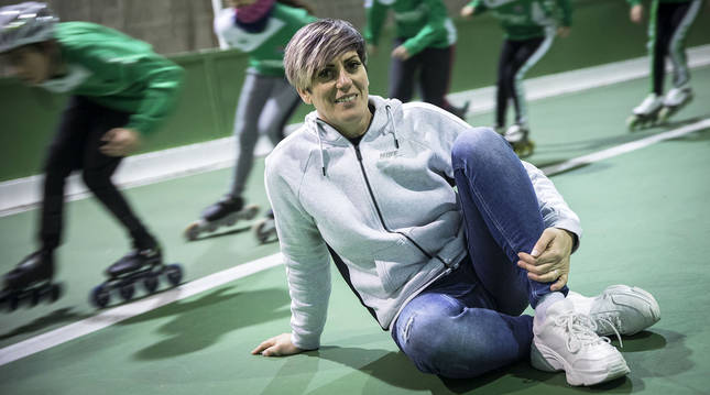 Araceli Larrea, que llegó a ser campeona mundial de patinaje y cuenta con un palmarés impresionante, no ha abandonado el mundo del patinaje. Ahora entrena en la AD San Juan.