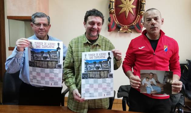 El edil de Deportes de Estella, Ignacio Sanz de Galdeano, Alfredo Ruiz Turrillas e Iñaki Sáez.