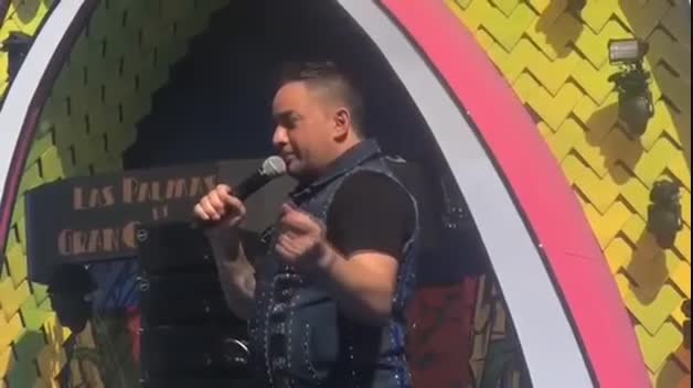 El cantante Manny Manuel expulsado de su concierto en Las Palmas