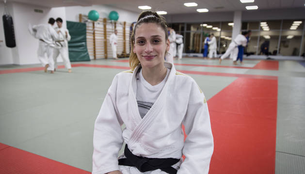 La judoka navarra Saioa González, en las instalaciones del Club Natación Pamplona donde suele dar clases.