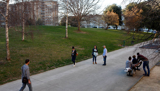 Vista de la zona de los “montículos” en el Parque de la Paz. La zona se reformará por fases.