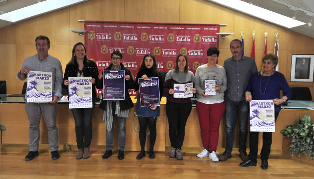 Representantes municipales y de colectivos feministas de Tafalla en la presentación del programa.