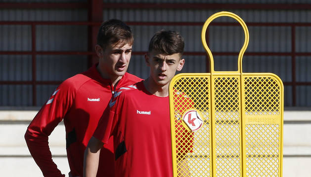 Aimar Oroz (en primer plano) e Iván Martínez 'Barbero', en la sesión de este viernes.