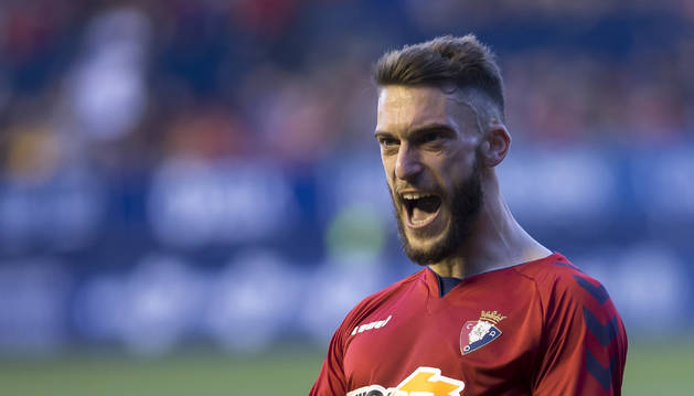 Roberto Torres celebró de esta forma el gol que decidió el partido. Es su décimo de la temporada.