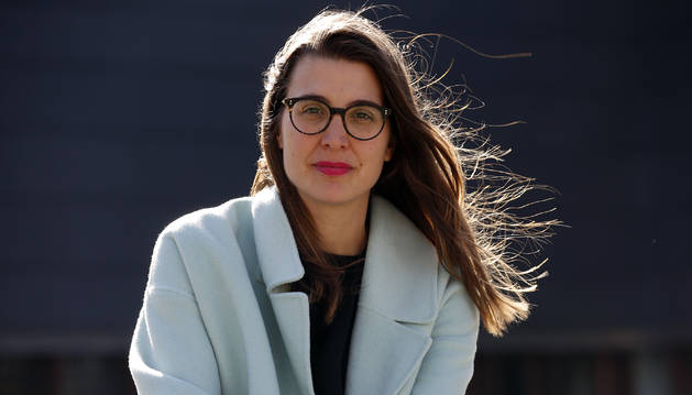 Garbiñe Ortega, directora artística del festival Punto de Vista, en la plaza del Baluarte, sede principal del certamen.