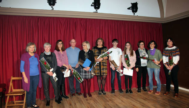 Los ganadores en las distintas modalidades del concurso, junto a la edil Marisa Marqués y organizadoras del concurso.