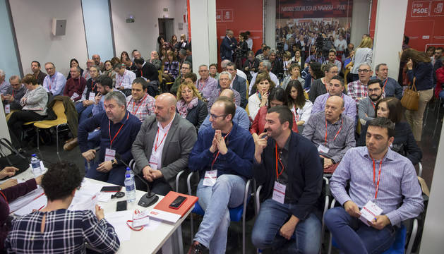 Reunión, el sábado, del Comité Regional del PSN. En primera fila, los candidatos al Congreso, Cerdán (izda.) y al Senado, Magdaleno (dcha.).