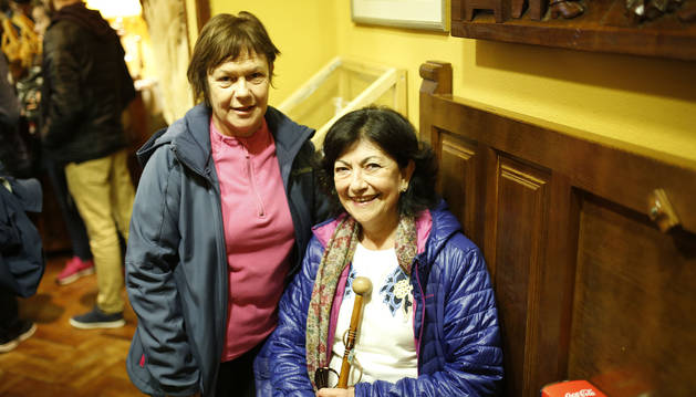 Asun García Ruiz y Lucía Torrellas Sesma, peregrinas de Castejón, este domingo en Javier.