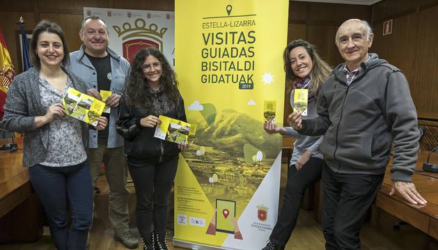 Desde la izquierda, Laida Ansorena (Nahiaz), Mikel Ramos (Navark), la técnica municipal Andrea Rodríguez, la edil Marta Astiz y Xabier Larreta (CETE) durante la presentación del programa.