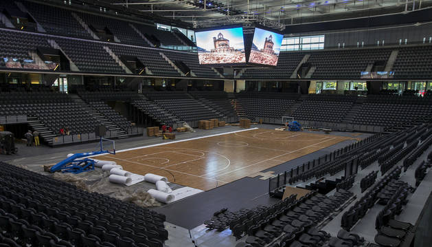 Configuración del Navarra Arena con la cancha de baloncesto para albergar un aforo cercano a los 10.000 espectadores