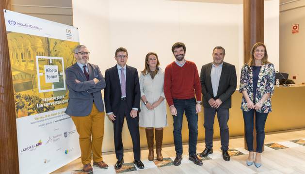 UNIDOS POR EL DESARROLLO DE LA RIBERA De izquierda a derecha: Tito Navarro De Luis (NavarraCapital.es), Jesús Romeo Arnedo (Laboral Kutxa), Ana Lizarraga Dallo (Gobierno de Navarra), Eneko Larrarte Huguet (Ayuntamiento de Tudela), José María Agramonte Aguirre (Comunidad de Bardenas Reales) y Alicia Nicolás Astrain (Diario de Navarra).