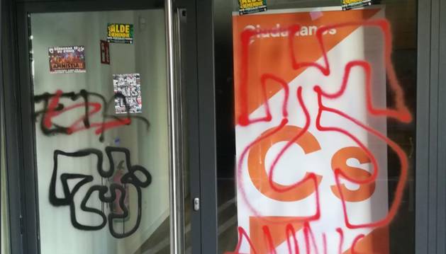 Pintadas a favor de ETA y contra la Guardia Civil en la sede de Ciudadanos Navarra