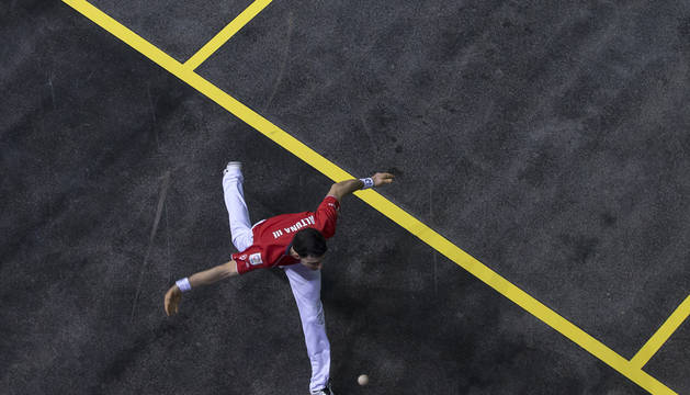 Curiosa imagen aérea de Jokin Altuna durante la final del Másters Codere en el Navarra Arena el pasado septiembre.