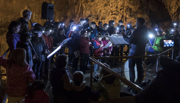 Concierto de txistu en la gruta