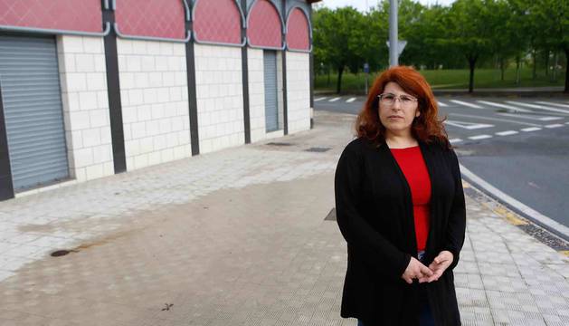 La candidata de SAIn quiso ser fotografiada en la puerta de un prostíbulo de Pamplona porque entiende que allí trabajan “personas explotadas y esclavizadas”.